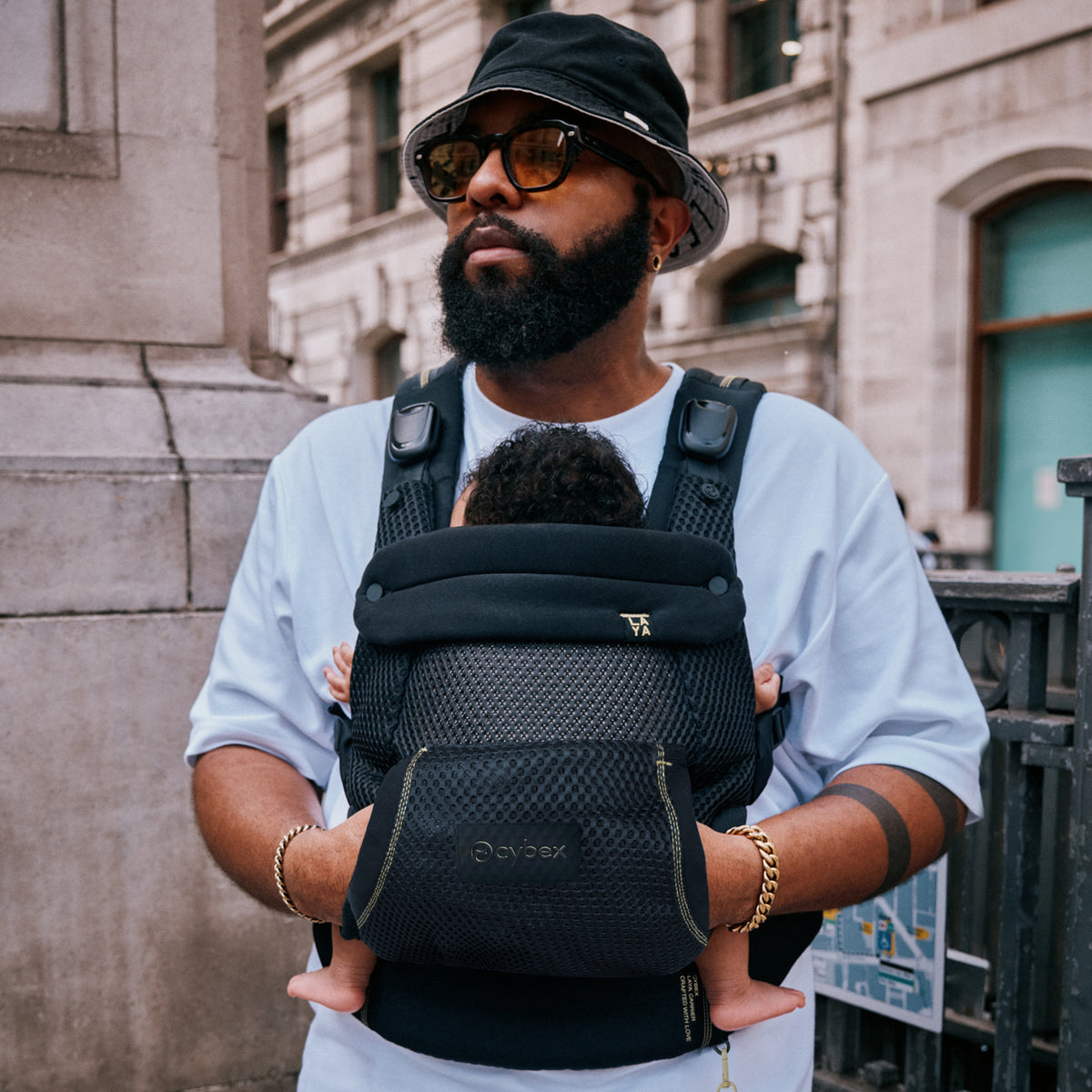Cybex Laya Bæresele Magic Black