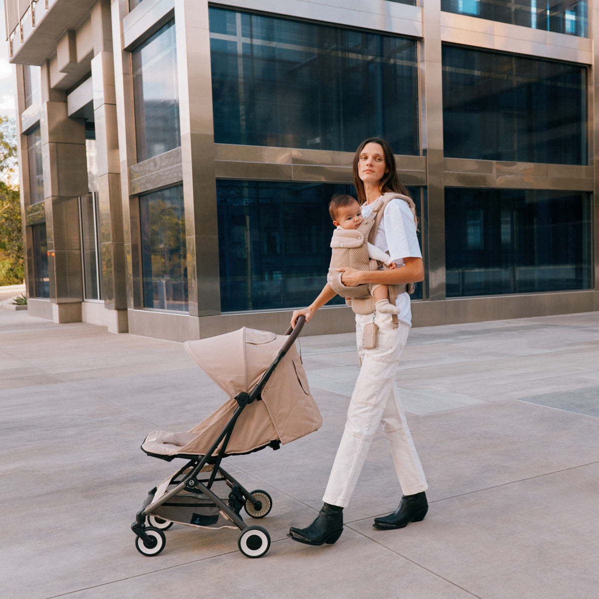 Cybex Laya Bæresele Almond Beige