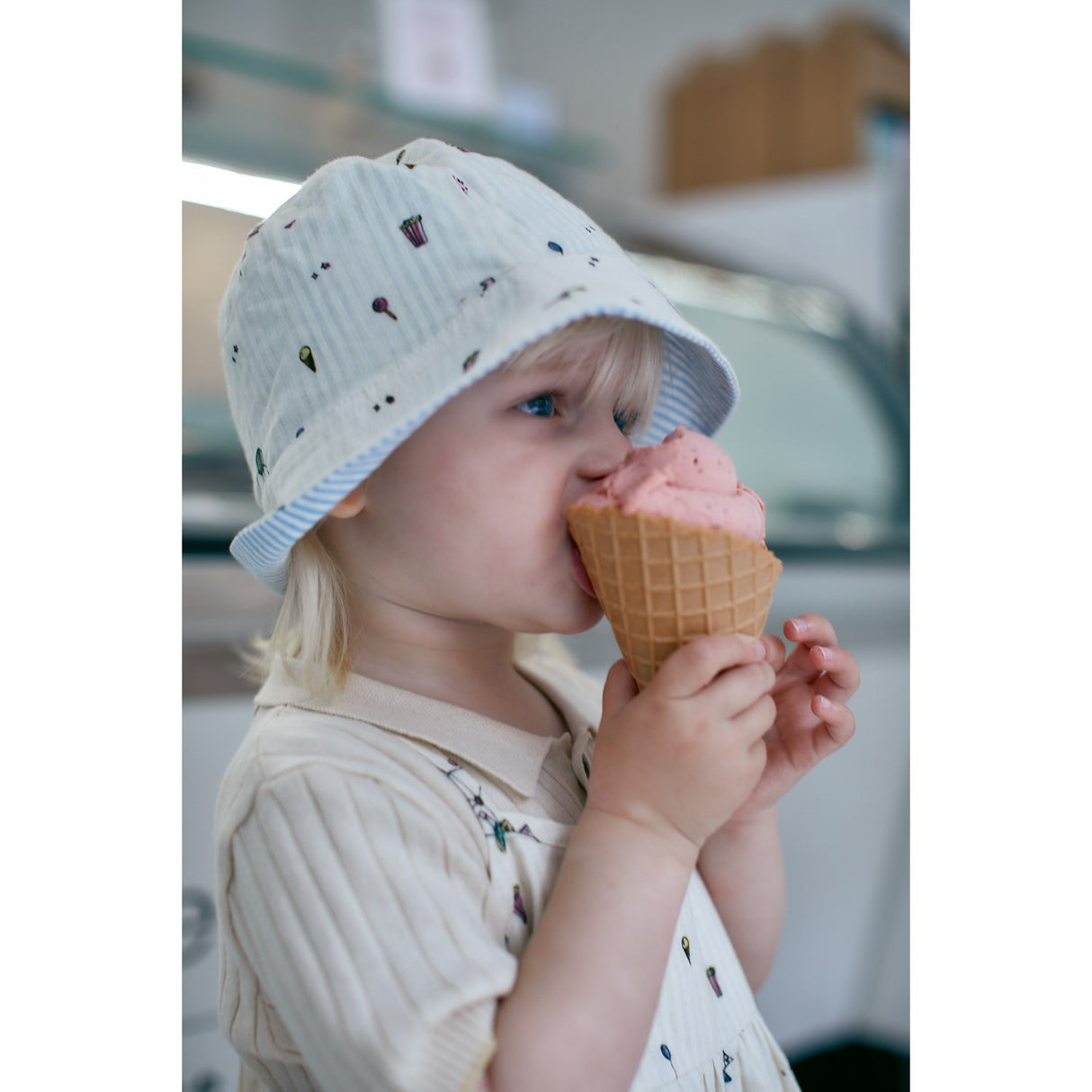 Copenhagen Colors Cream Tivoli Print Printed vendbar bøllehat