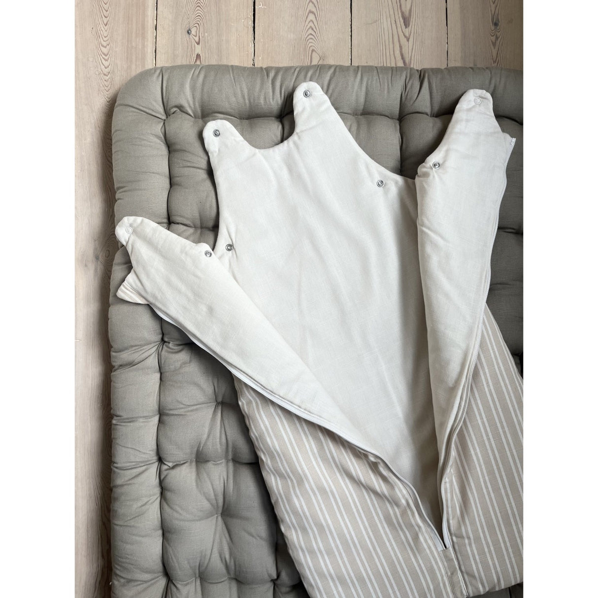 Pine Cone Beige Stripe Sovepose