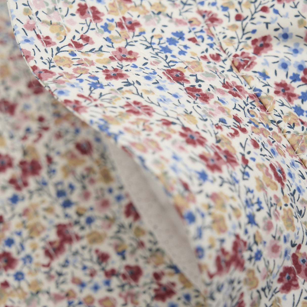 Huttelihut Sepia Rose Bøllehat I Liberty Stof