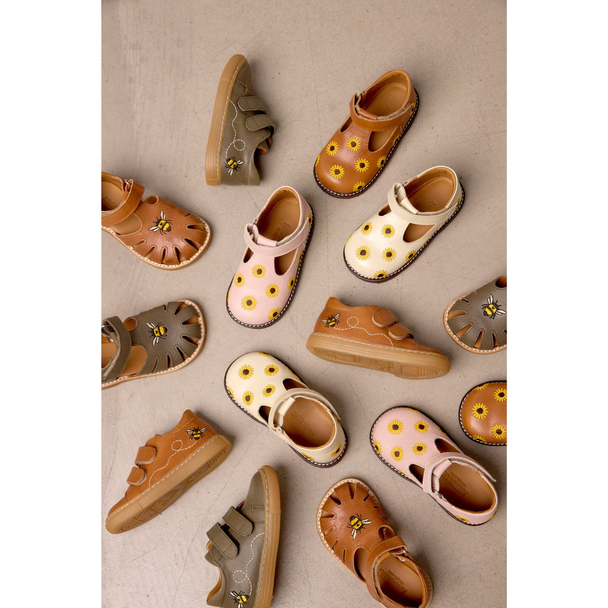 Angulus Forrest Begynder Sandal Med Bi Broderi