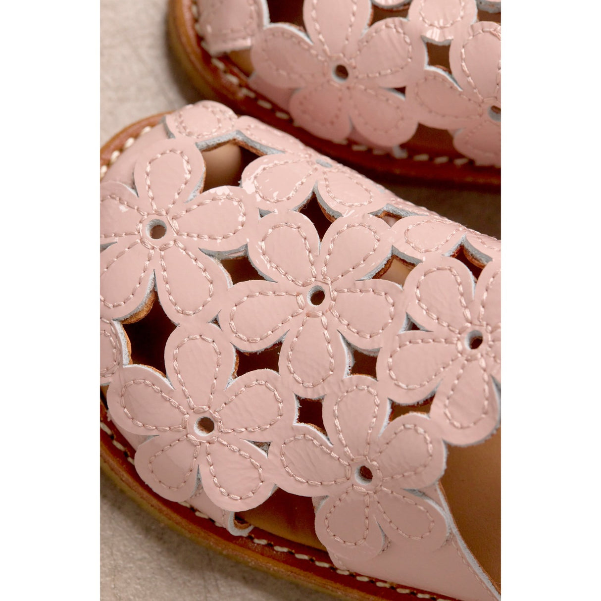 Angulus Rosebud Sandal Med Blomsterdetaljer