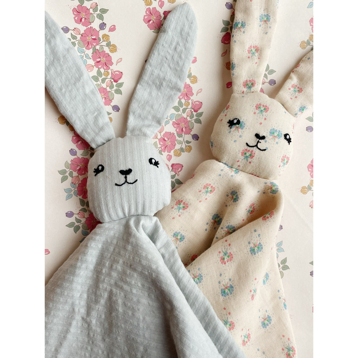 Konges Sløjd High-Rise Sleepy Rabbit Seersucker Nusseklud