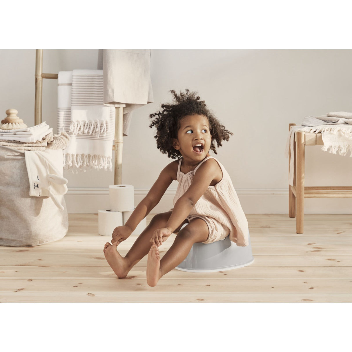 BabyBjörn Grey/White Smart Potte