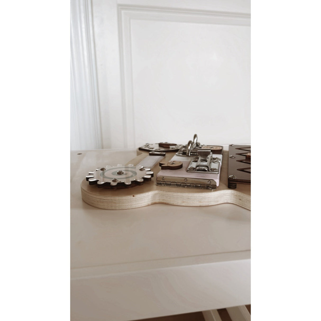 HEMMINGSEN Kids Brown Aktivitetstavle Bjørn Bærbar