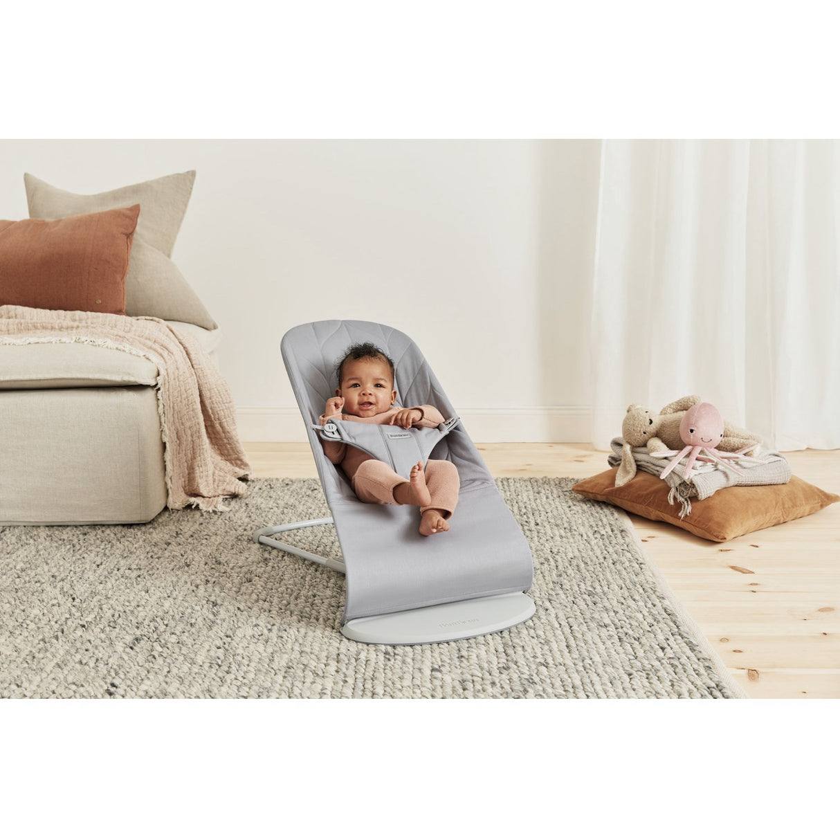 BabyBjörn Light Grey Skråstol Bliss Blomsterbladsquilt