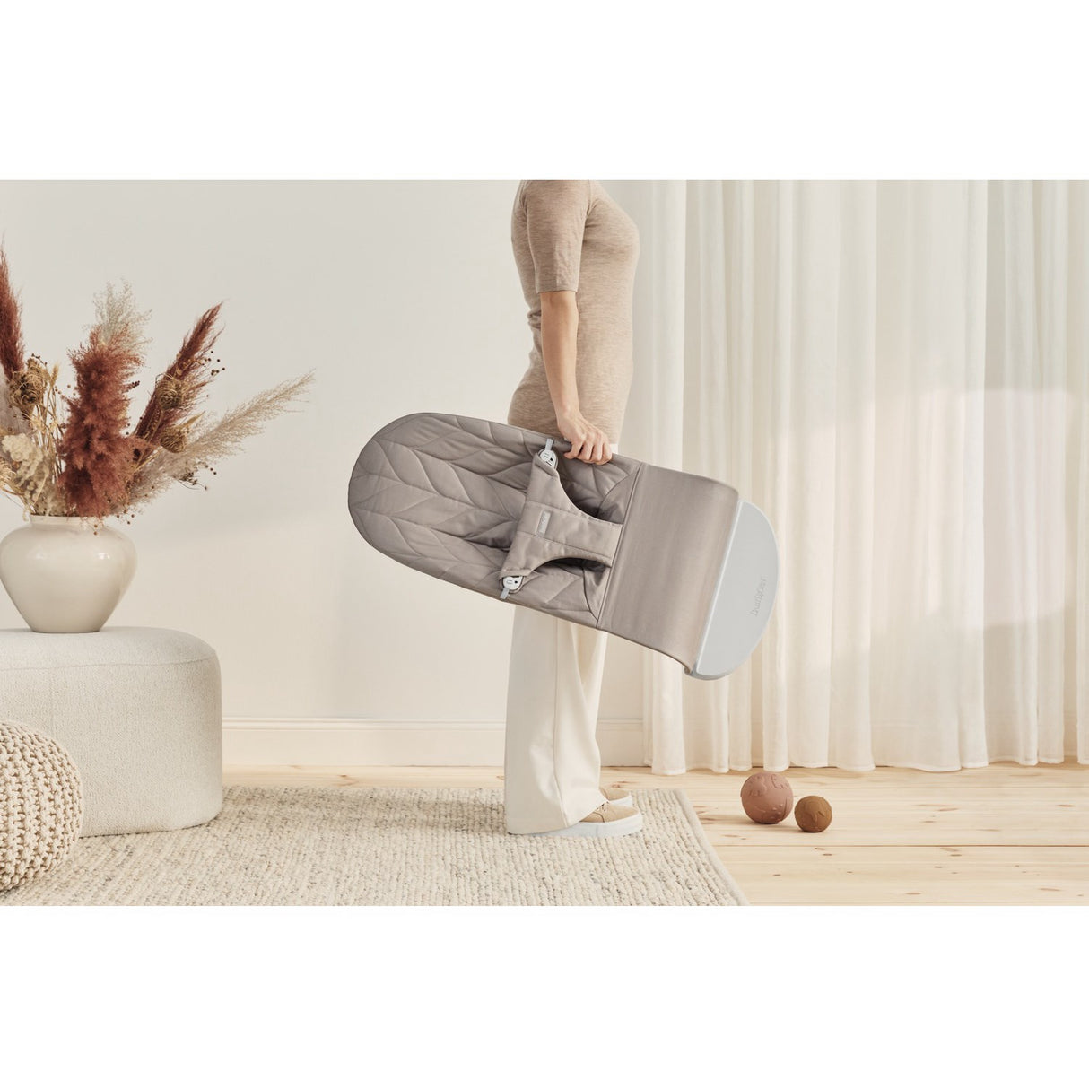 BabyBjörn Sand Grey Skråstol Bliss Blomsterbladsquilt