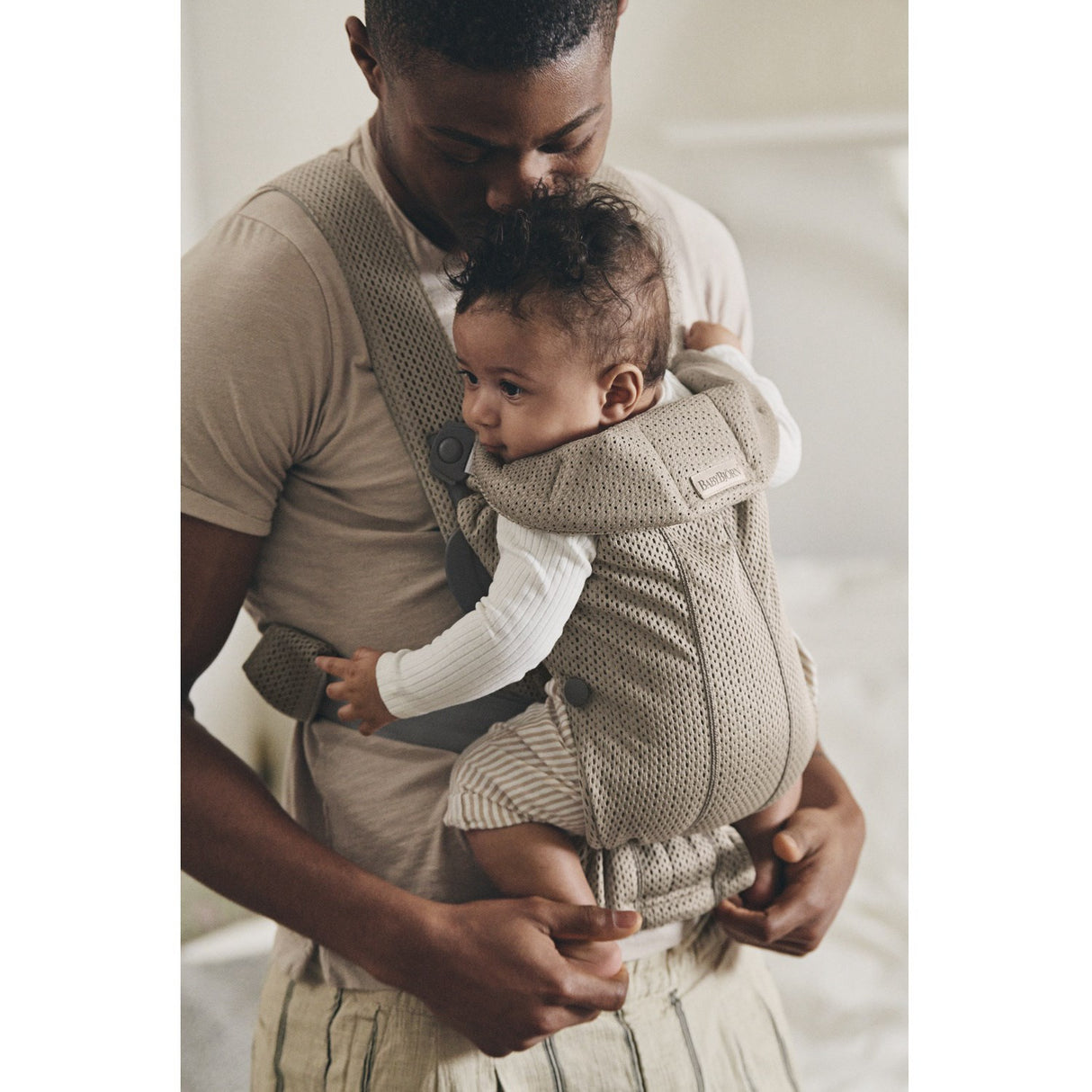 BabyBjörn Grey Beige Bæresele Mini