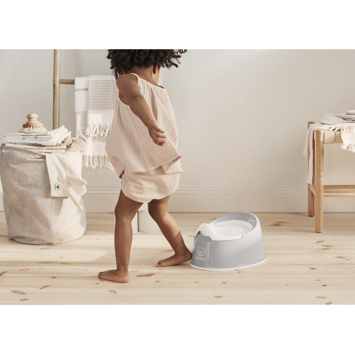 BabyBjörn Grey/White Smart Potte