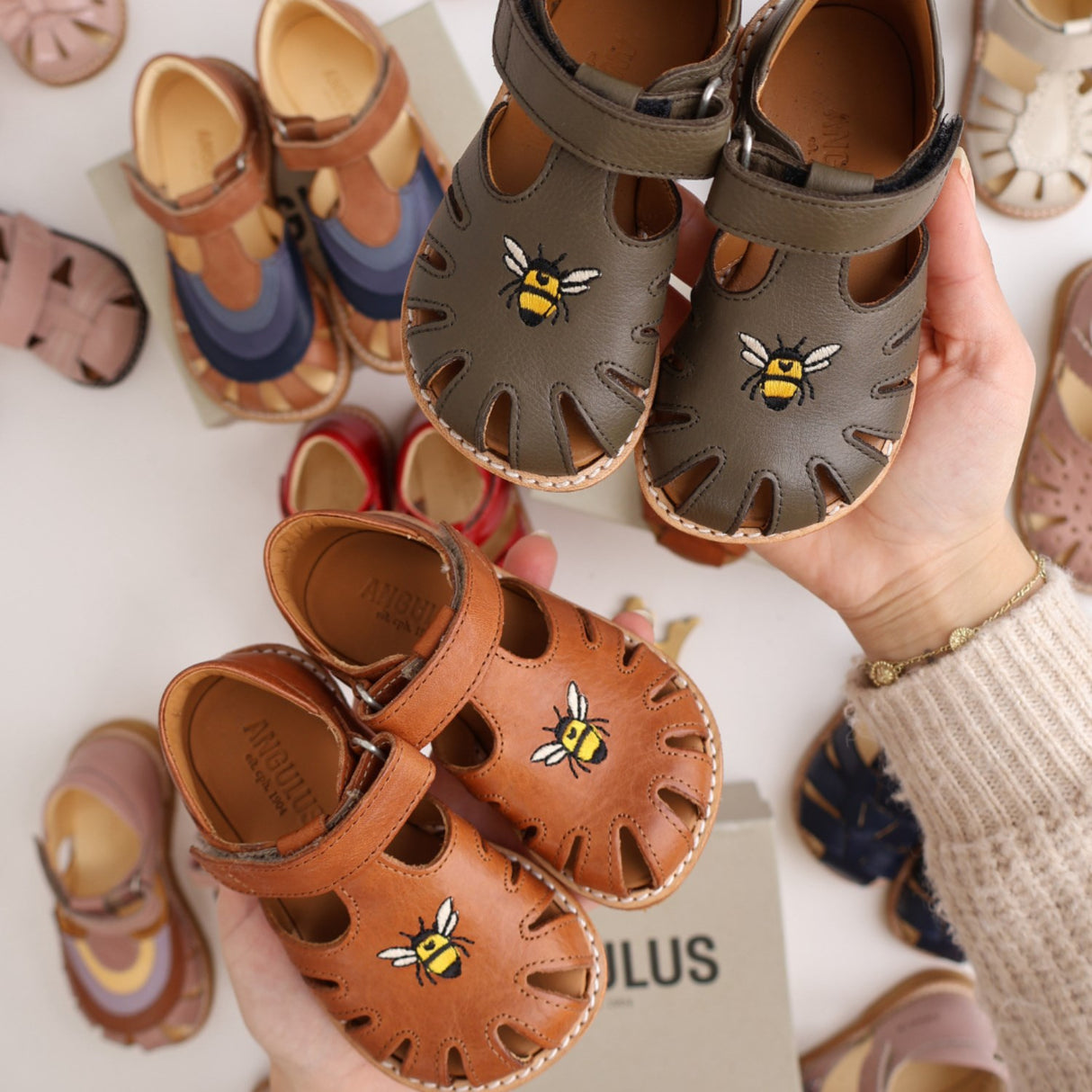 Angulus Forrest Begynder Sandal Med Bi Broderi