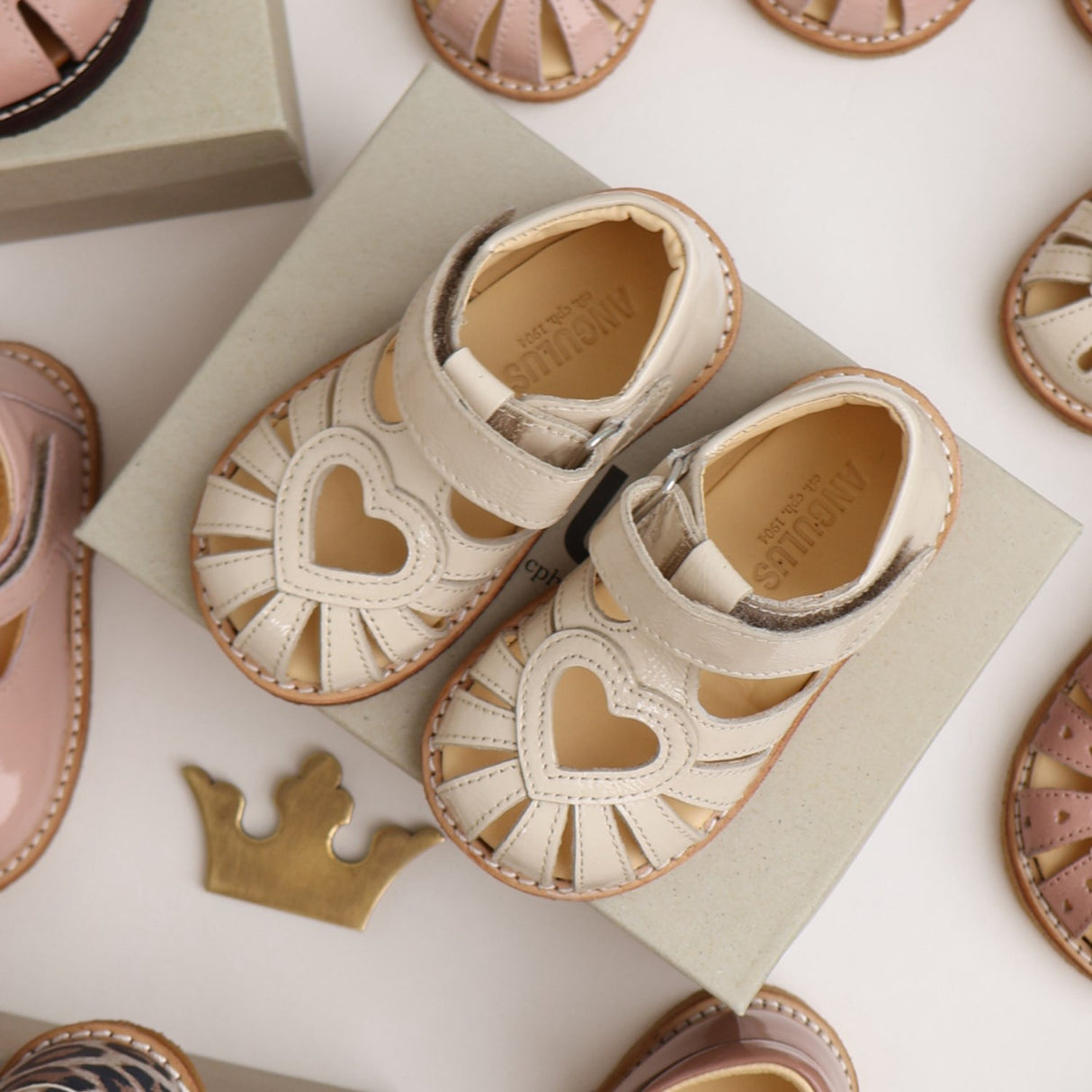 Angulus Buttermilk Begynder Hjertesandal Med Velcrolukning