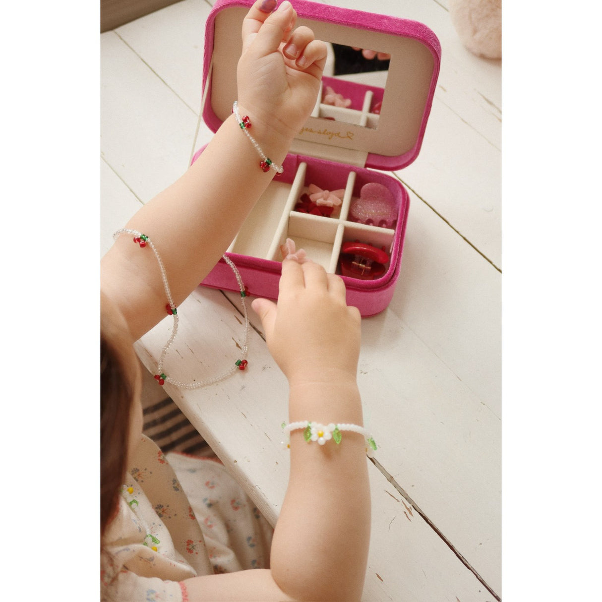 Konges Sløjd Multi Farve Bella Smykkeskrin med Indhold