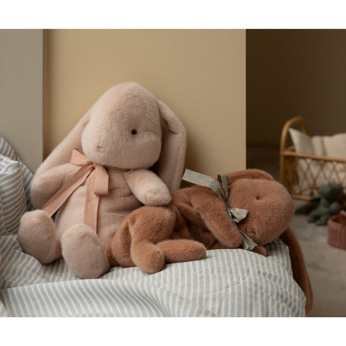 Maileg Påske Sleeping Bunny Plush, Small - Soft Brown