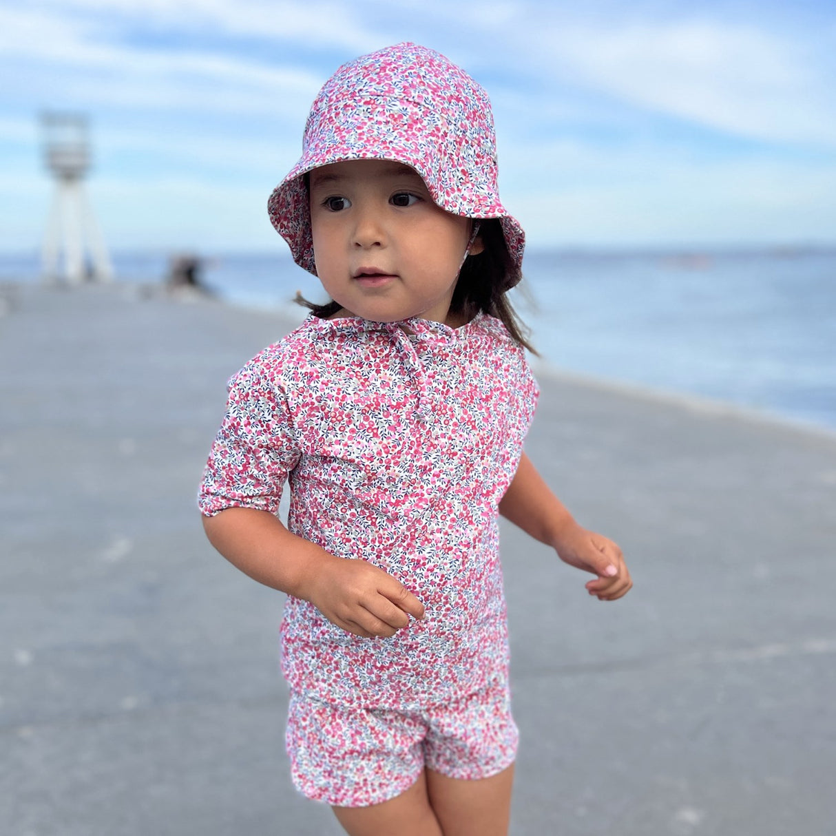 Petit Crabe Wiltshire Bud Luna Boatneck Uv-T-shirt S/S - Lavet af Liberty© Stof