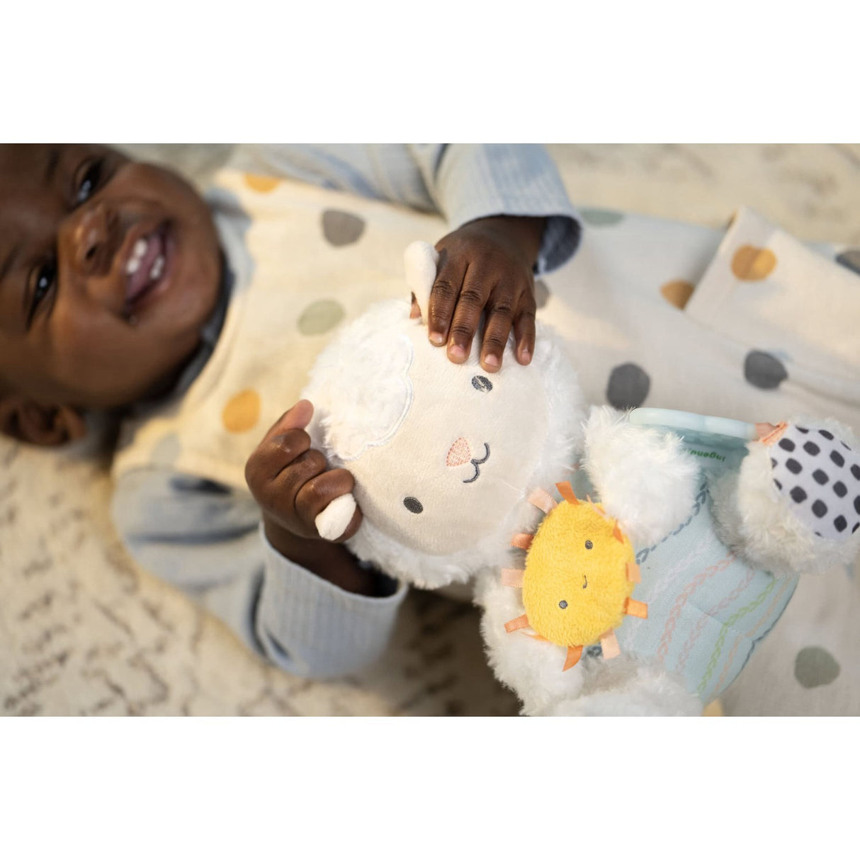 Ingenuity Sheppy™ The Sheep Calm Springs™ Plys Aktivitetslegetøj