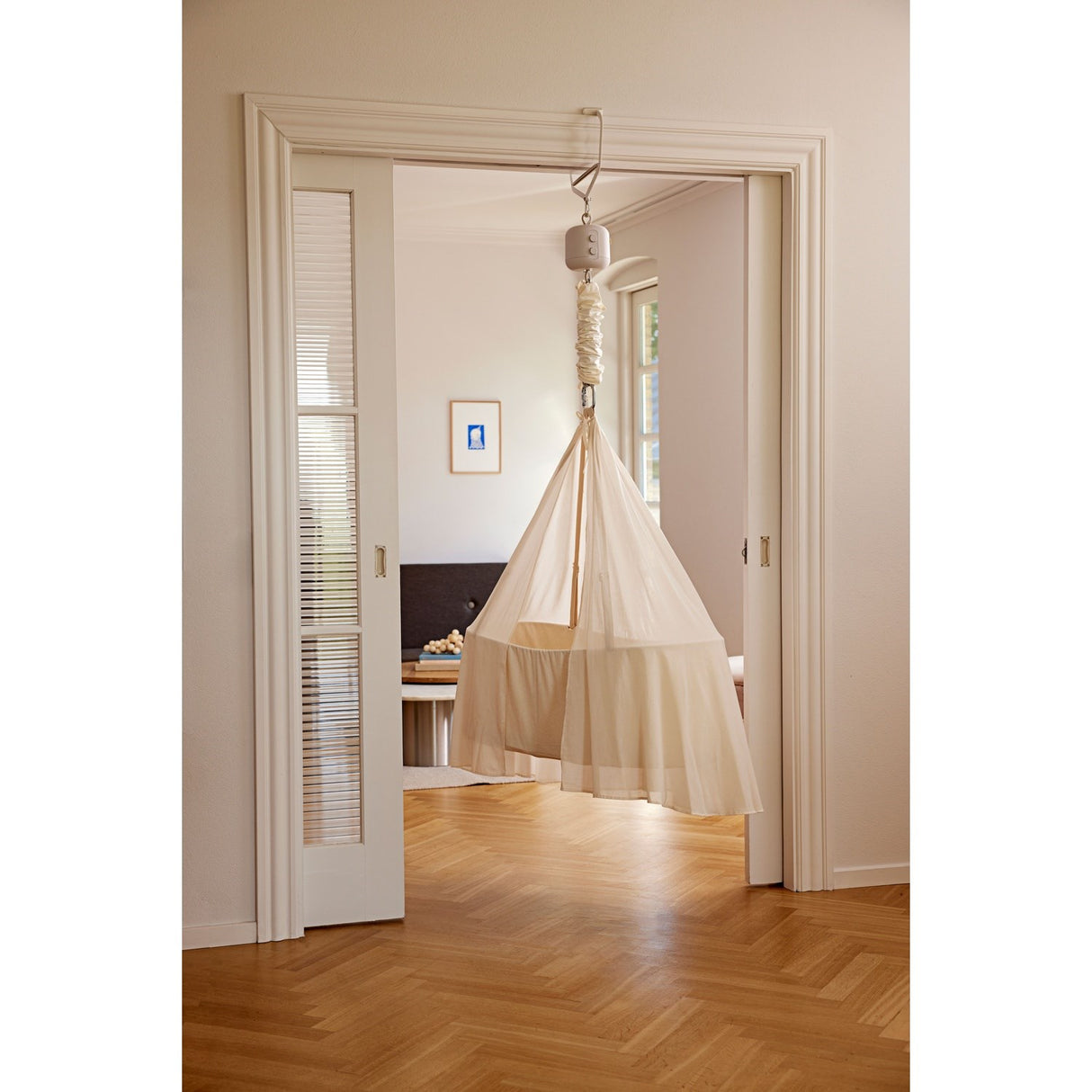 MEMBANTU Beige Vuggemotor Leelo02