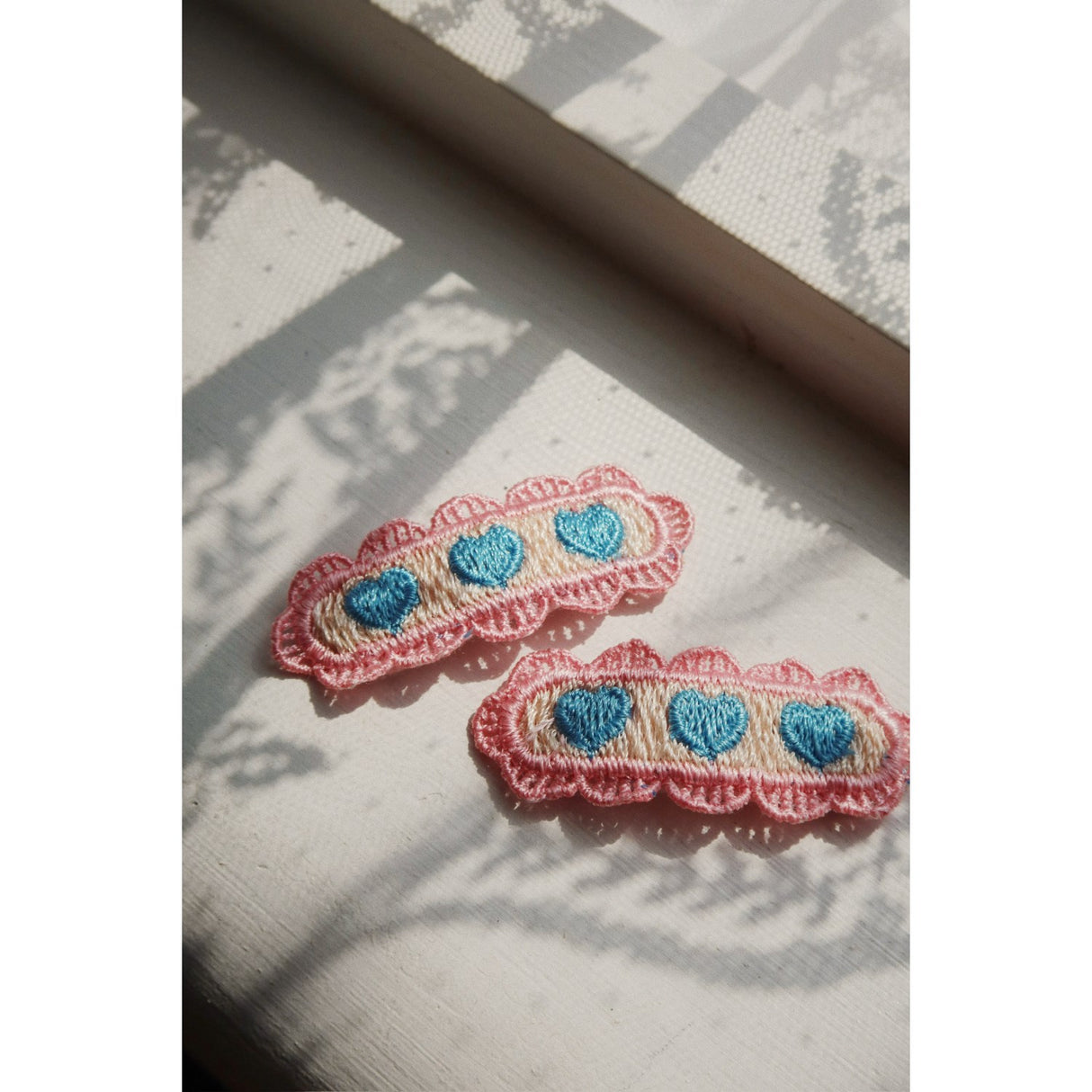 Konges Sløjd Buttercream 2 Pak Heart Embroidery Hårspænder
