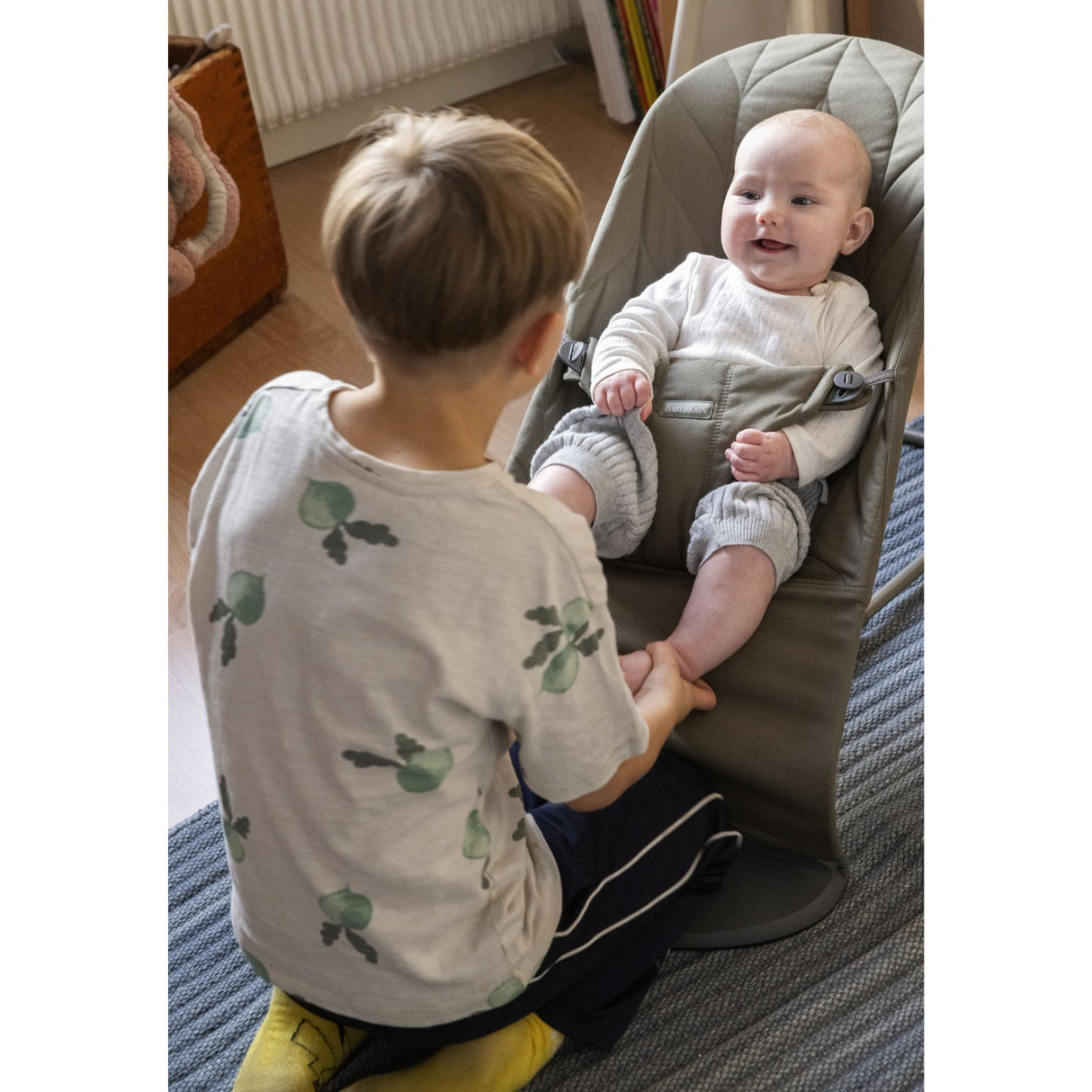 BabyBjörn Dark Green Skråstol Bliss - Vævet, Blomsterbladsquilt