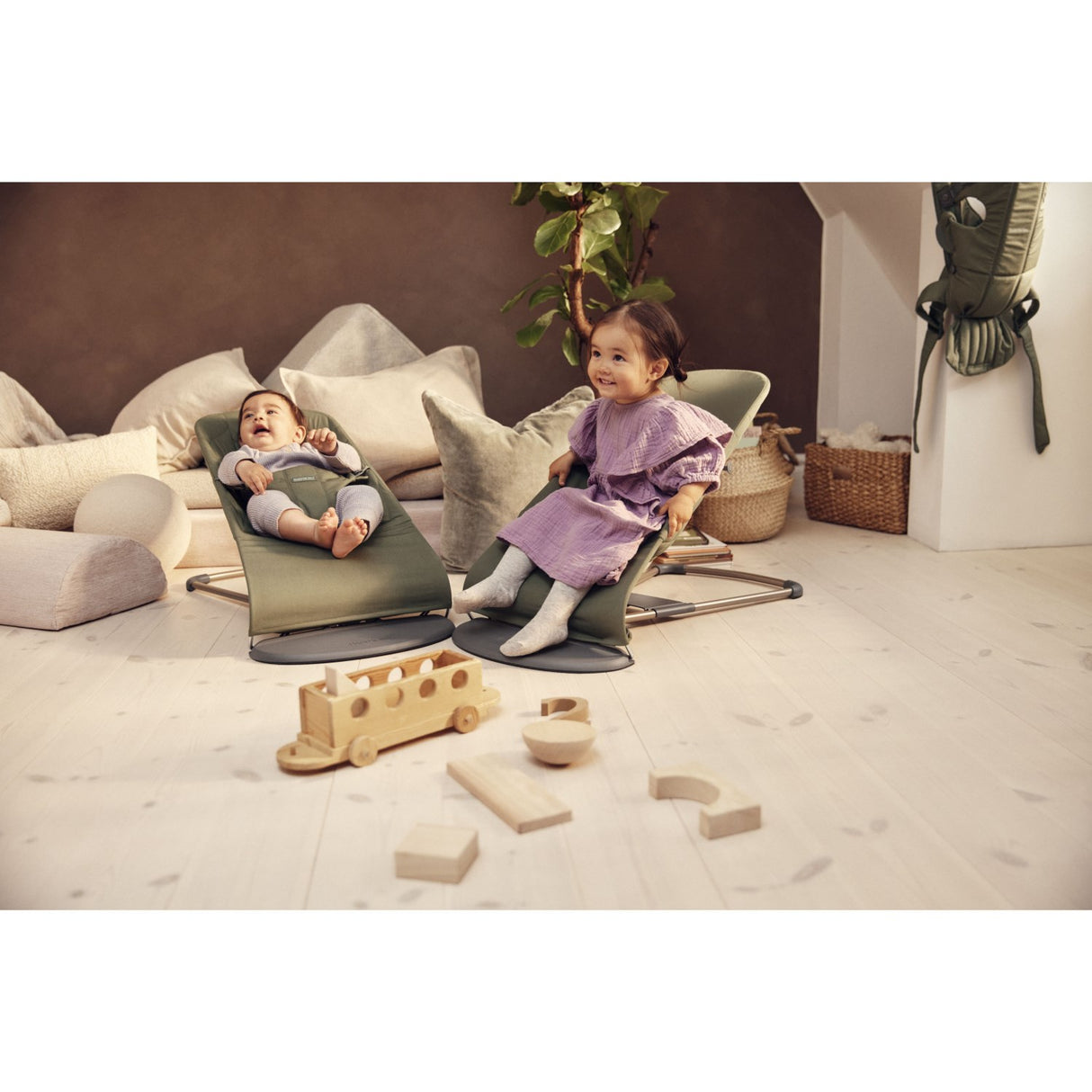 BabyBjörn Dark Green Skråstol Bliss - Vævet, Blomsterbladsquilt