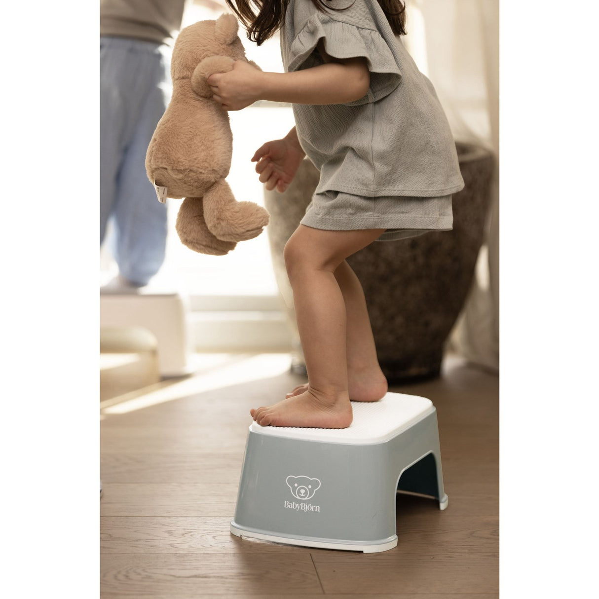 BabyBjörn Grey/White Børnetaburet