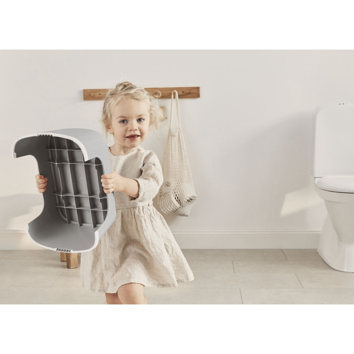 BabyBjörn Grey/White Børnetaburet