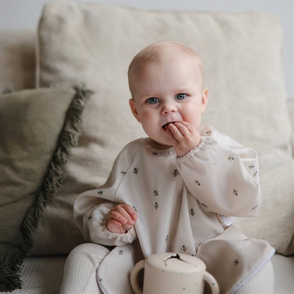 Mushie Bees Long Sleeve Hagesmæk