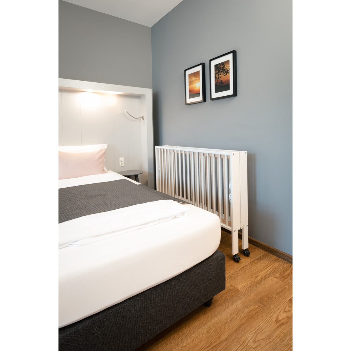 tiSsi® White Laquer Jori Sammenklappelig Seng Massiv Bøg