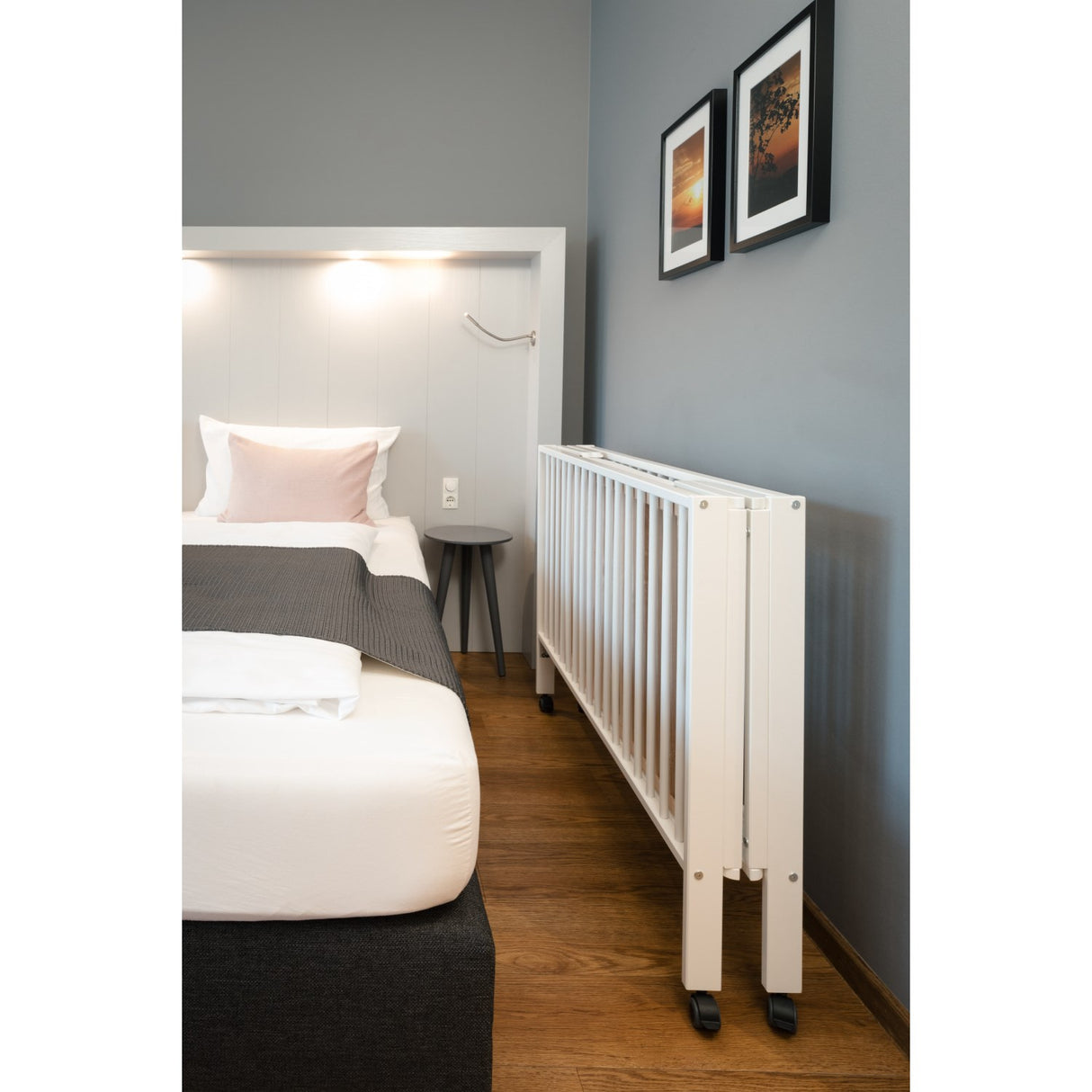 tiSsi® White Laquer Jori Sammenklappelig Seng Massiv Bøg