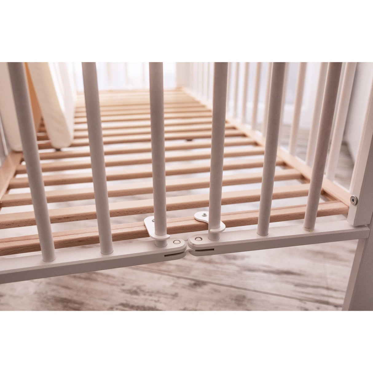 tiSsi® White Laquer Jori Sammenklappelig Seng Massiv Bøg