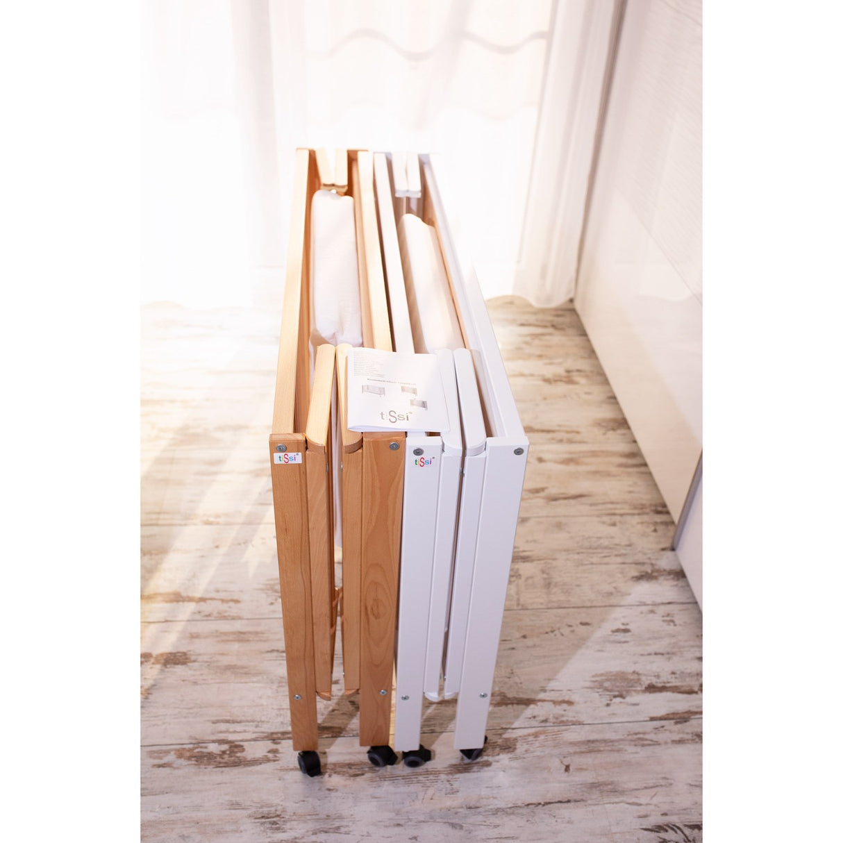 tiSsi® White Laquer Jori Sammenklappelig Seng Massiv Bøg