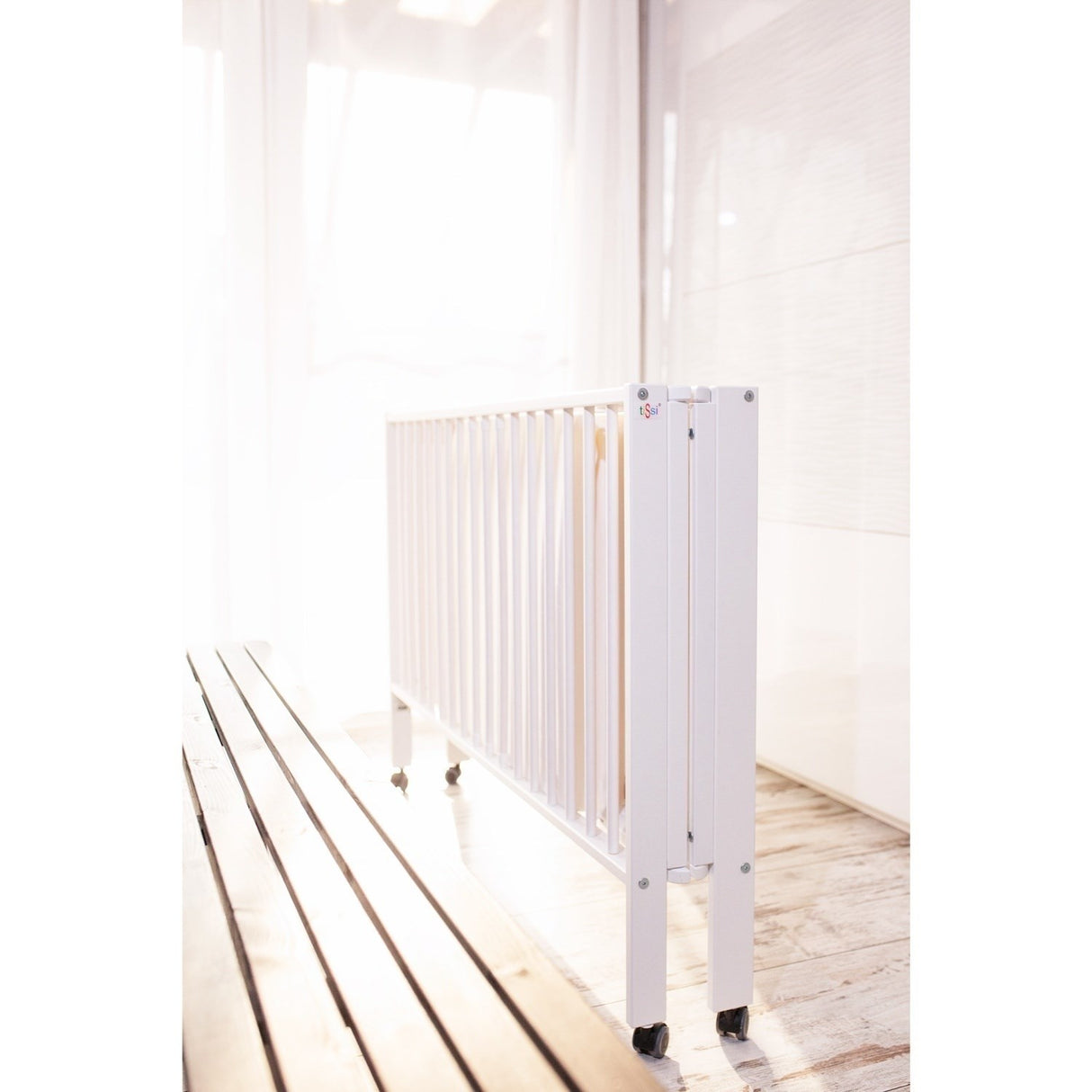 tiSsi® White Laquer Jori Sammenklappelig Børneseng Massiv Bøg