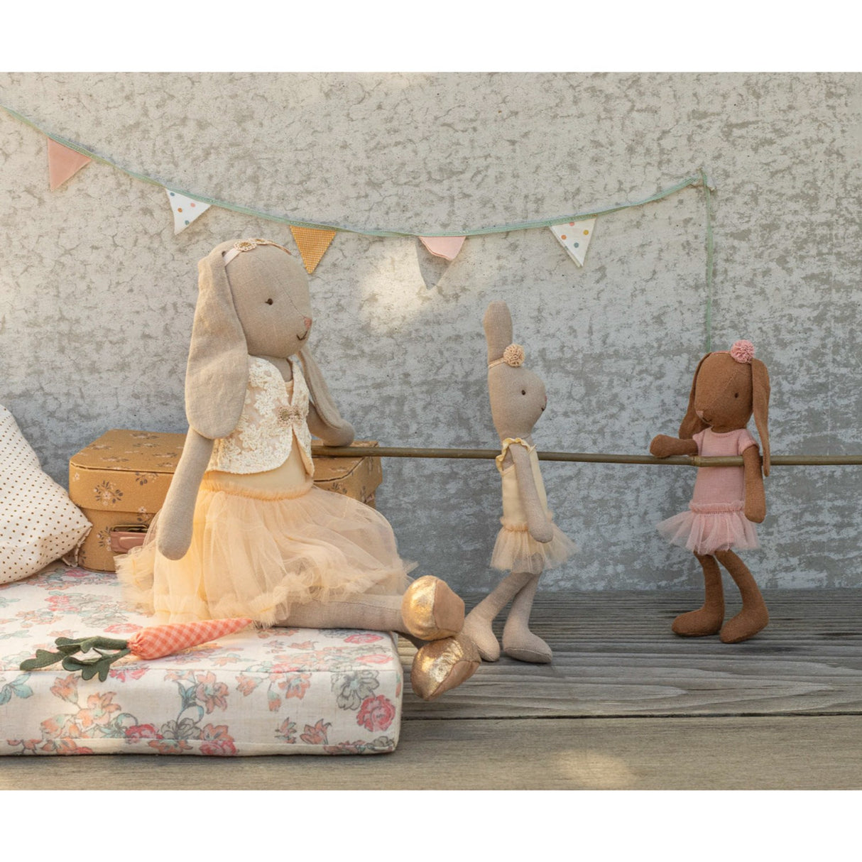 Maileg Bunny Size 1, Chocolate Brown - Ballet Dragt Og Nederdel Rose