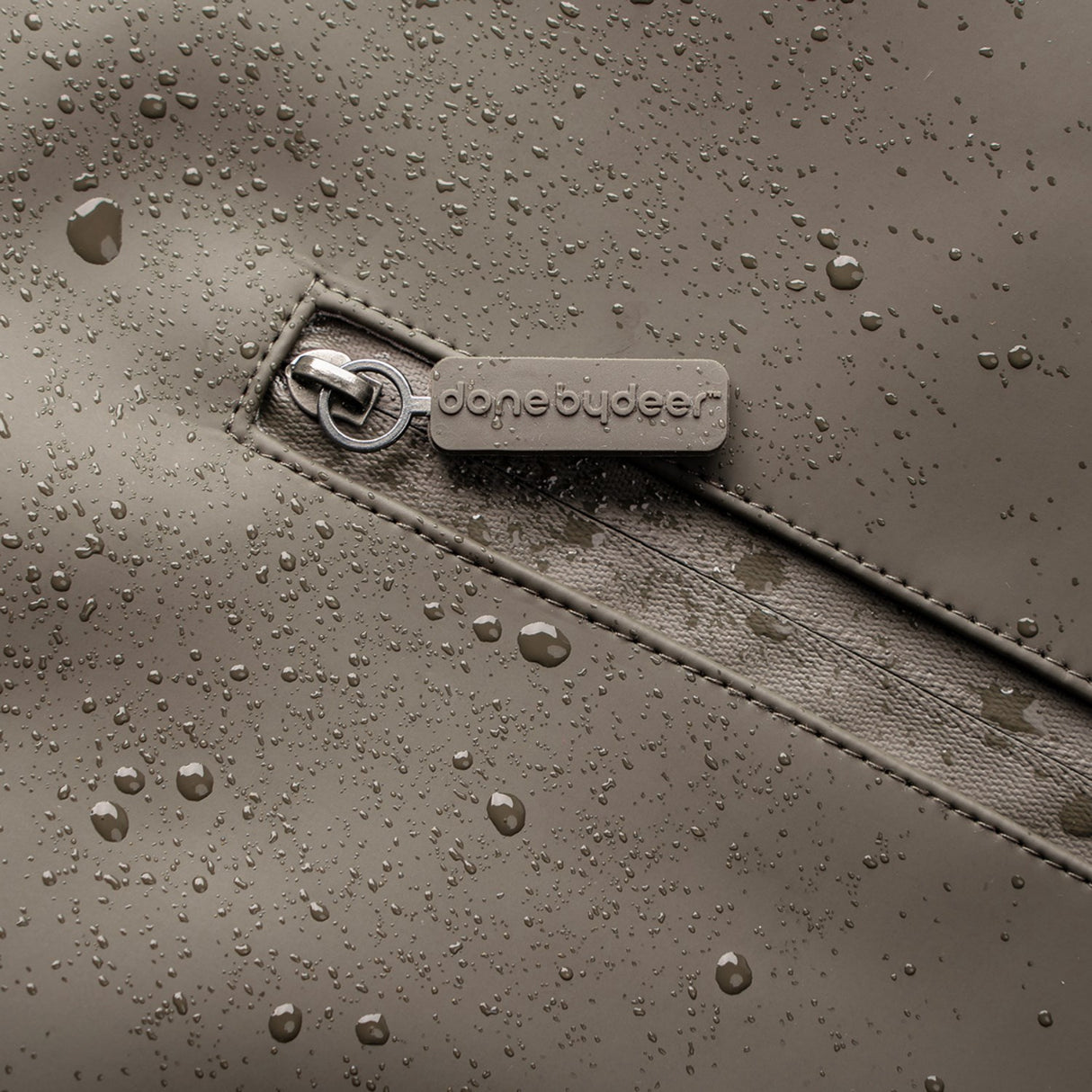 DonebyDeer Taupe Puslerygsæk