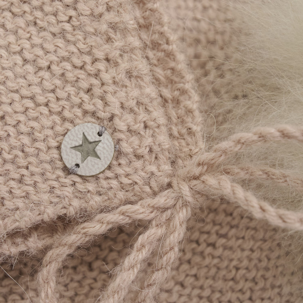 Huttelihut Mahogany Rose Bonnet Uld Strik Alpaca Pompom