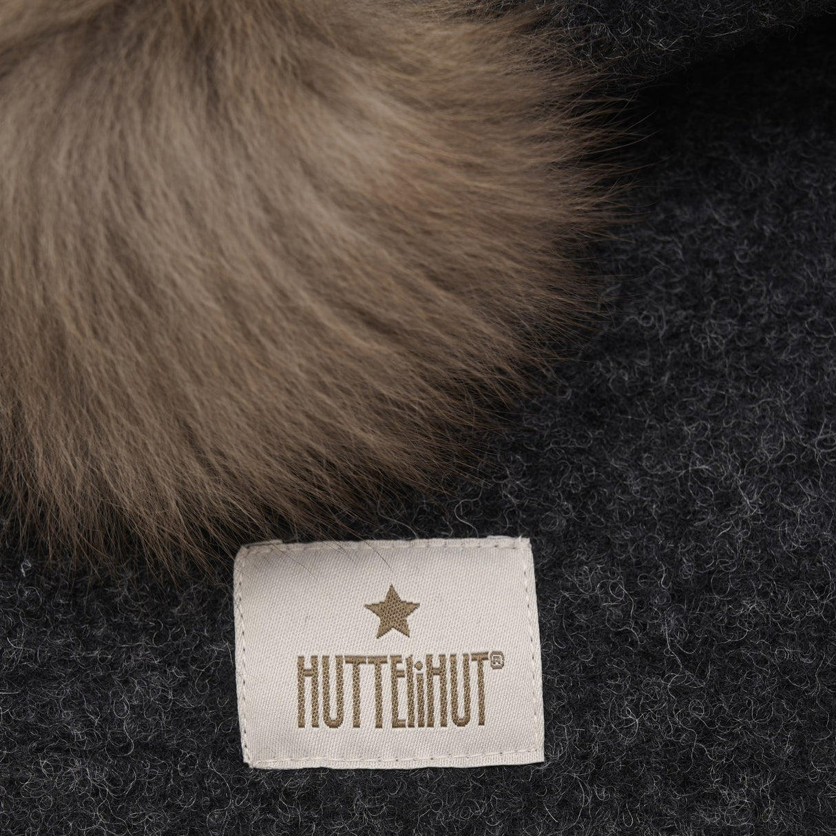 Huttelihut Dark Grey Melange Elefanthue Uld Alpaca Pompoms