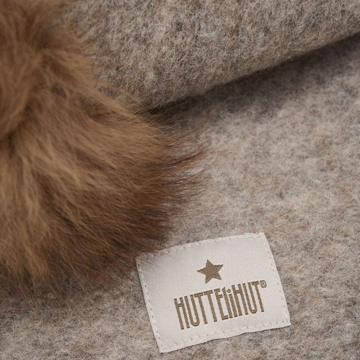 Huttelihut Camel Melange Elefanthue Uld Alpaca Pompoms