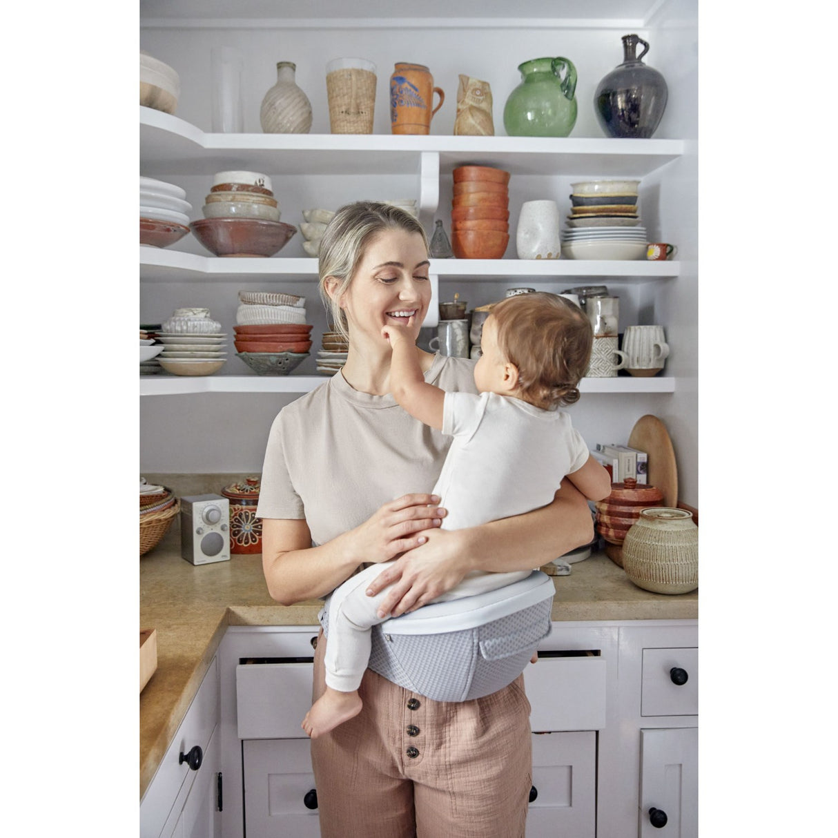 Ergobaby Pearl Grey Lift Hoftesæde