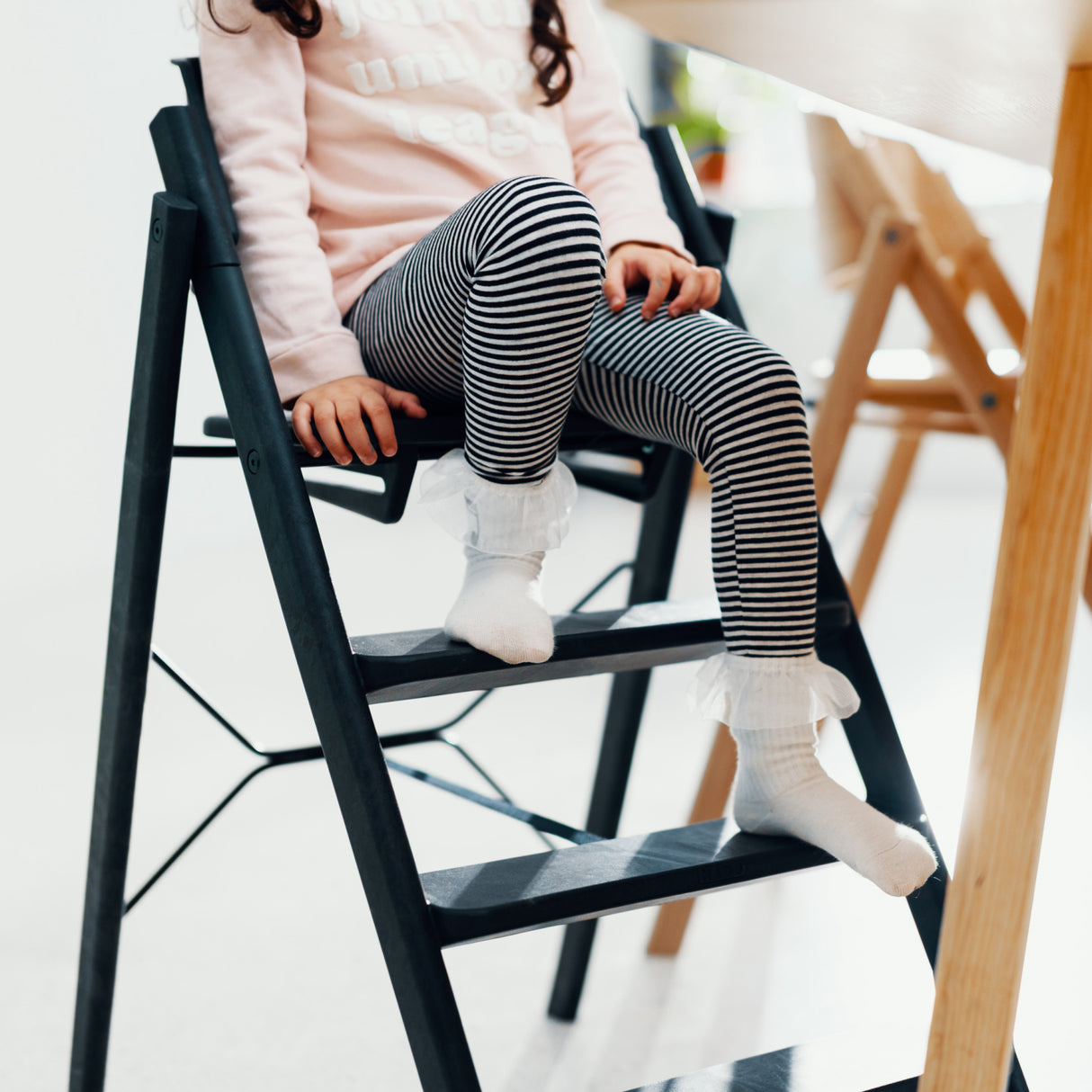 KAOS Charcoal Black Klapp High Stol Recycled Med KLAPP® Safety Rail & Tray Bundle