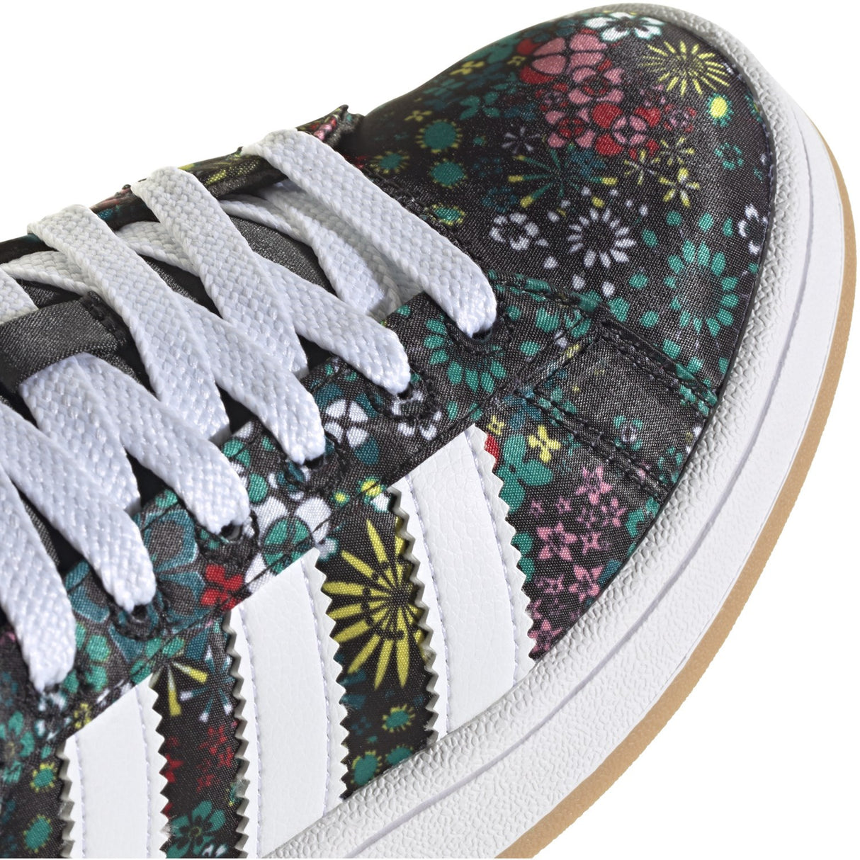 adidas Originals Core Black/Ftwr White/Gold Met. Campus 00S J Sneakers