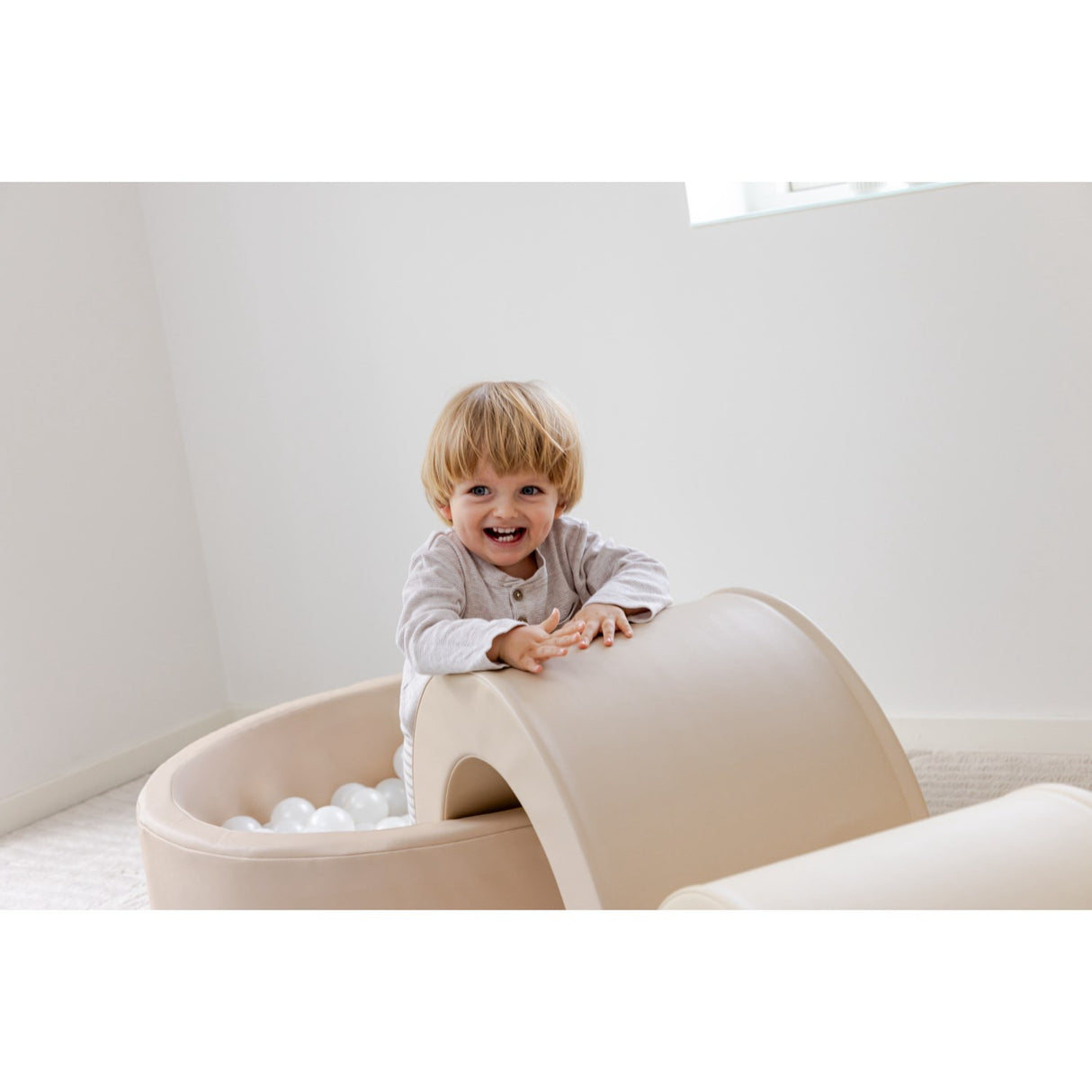 Tumble Time Taupe Boldbassin i vegansk PU ø90cm 150 stk. bolde