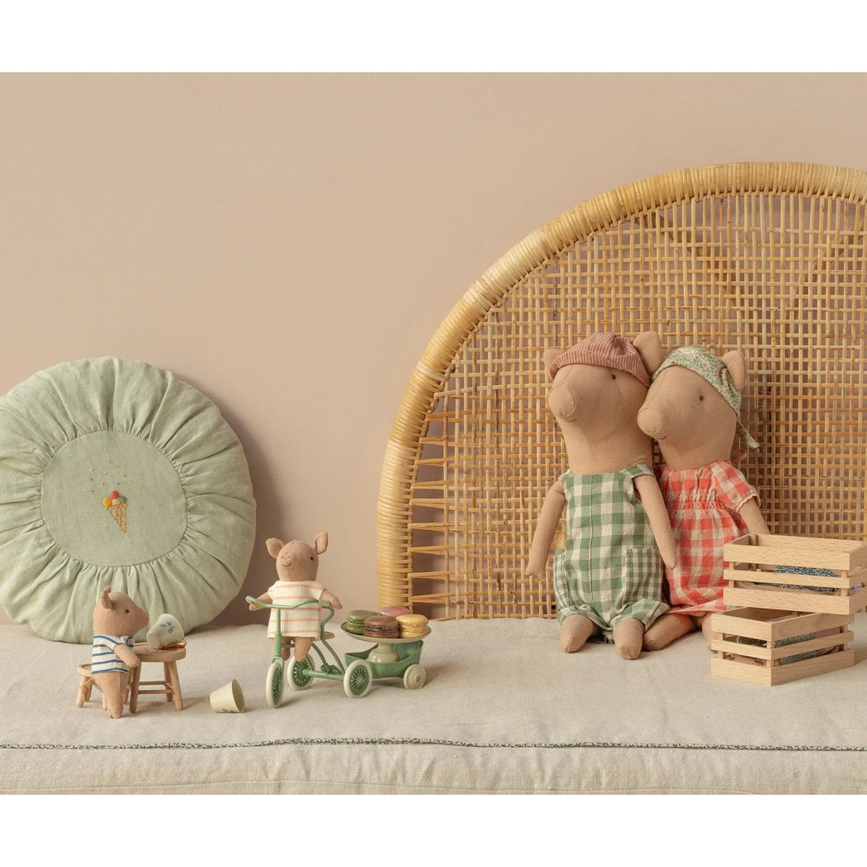 Maileg Gris I Trækasse, Baby - Dreng