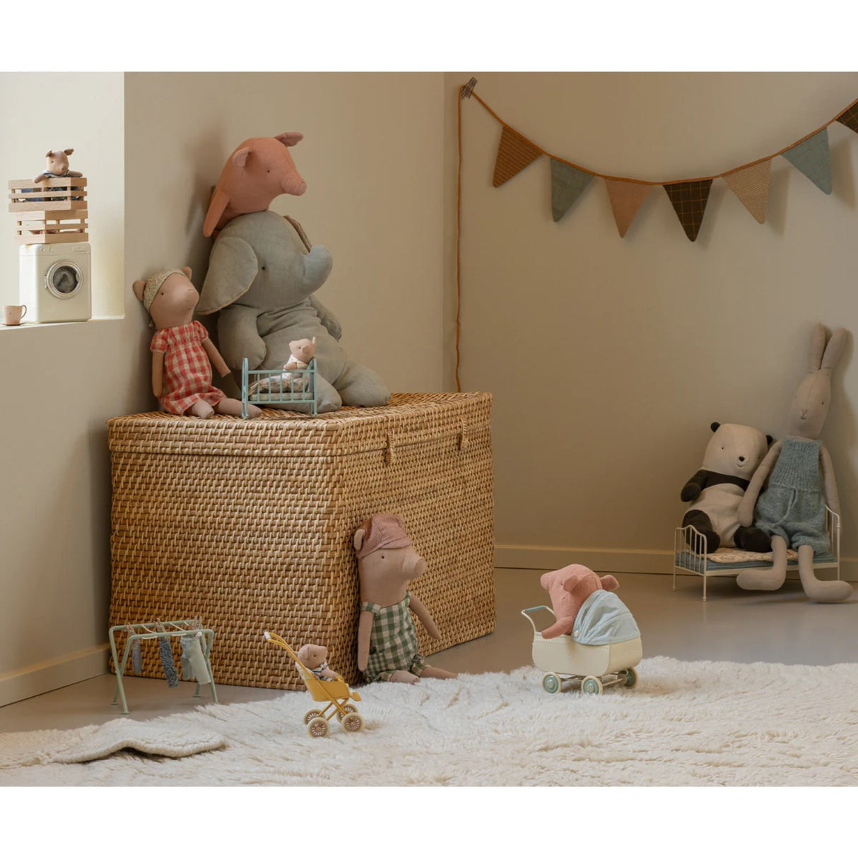 Maileg Gris I Trækasse, Baby - Dreng