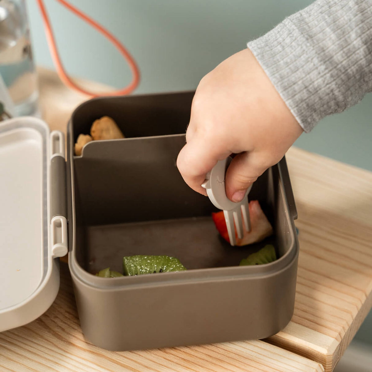 DonebyDeer Sand Tiny Trails Tiny Lunch Æske Med Snack Picks