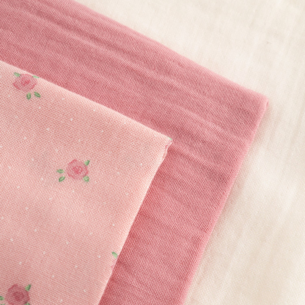 That's Mine Tiny Roses Bora Muslin Cloth 3-Pak