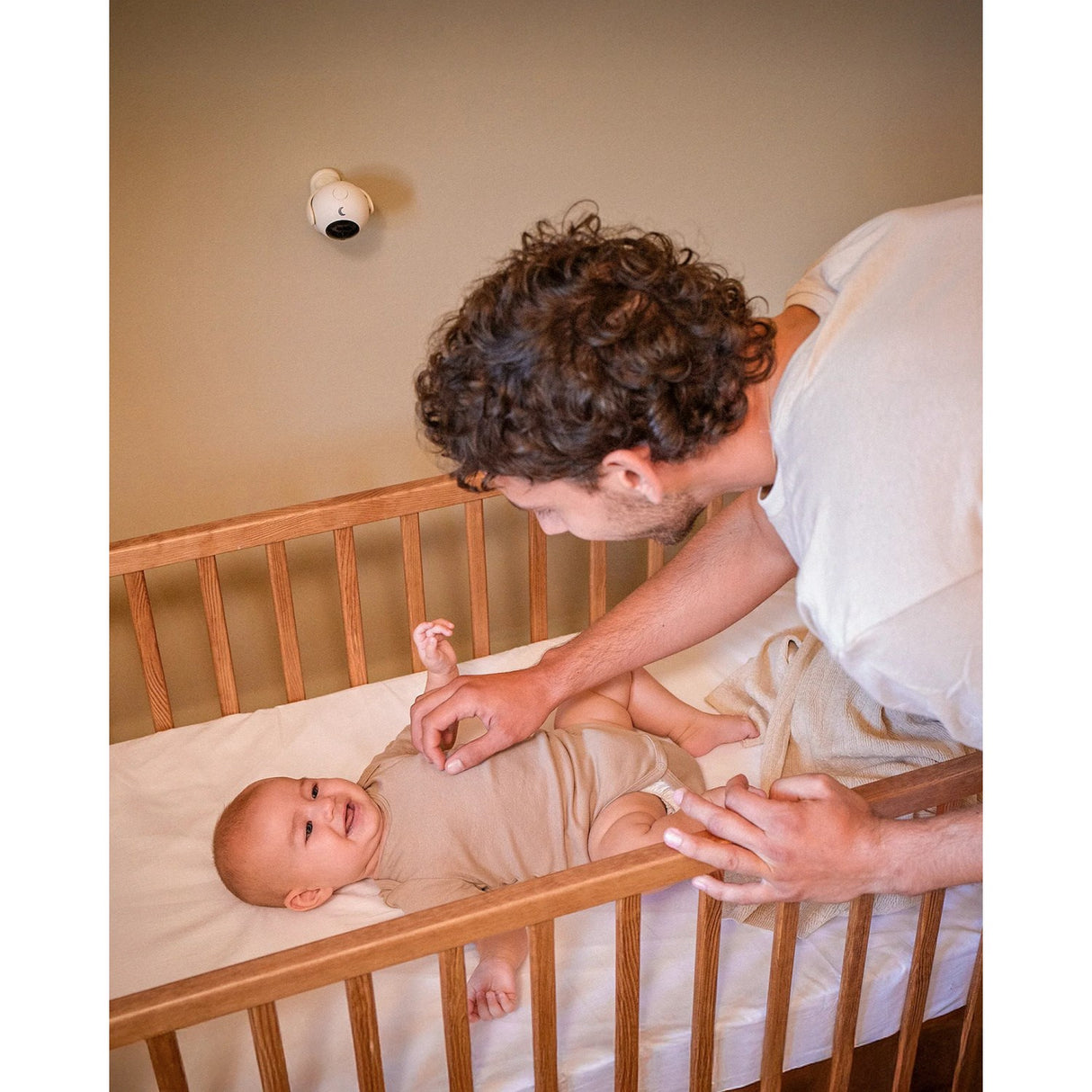 Moonboon Cream White Wall Mount For Intelligent Baby Monitor