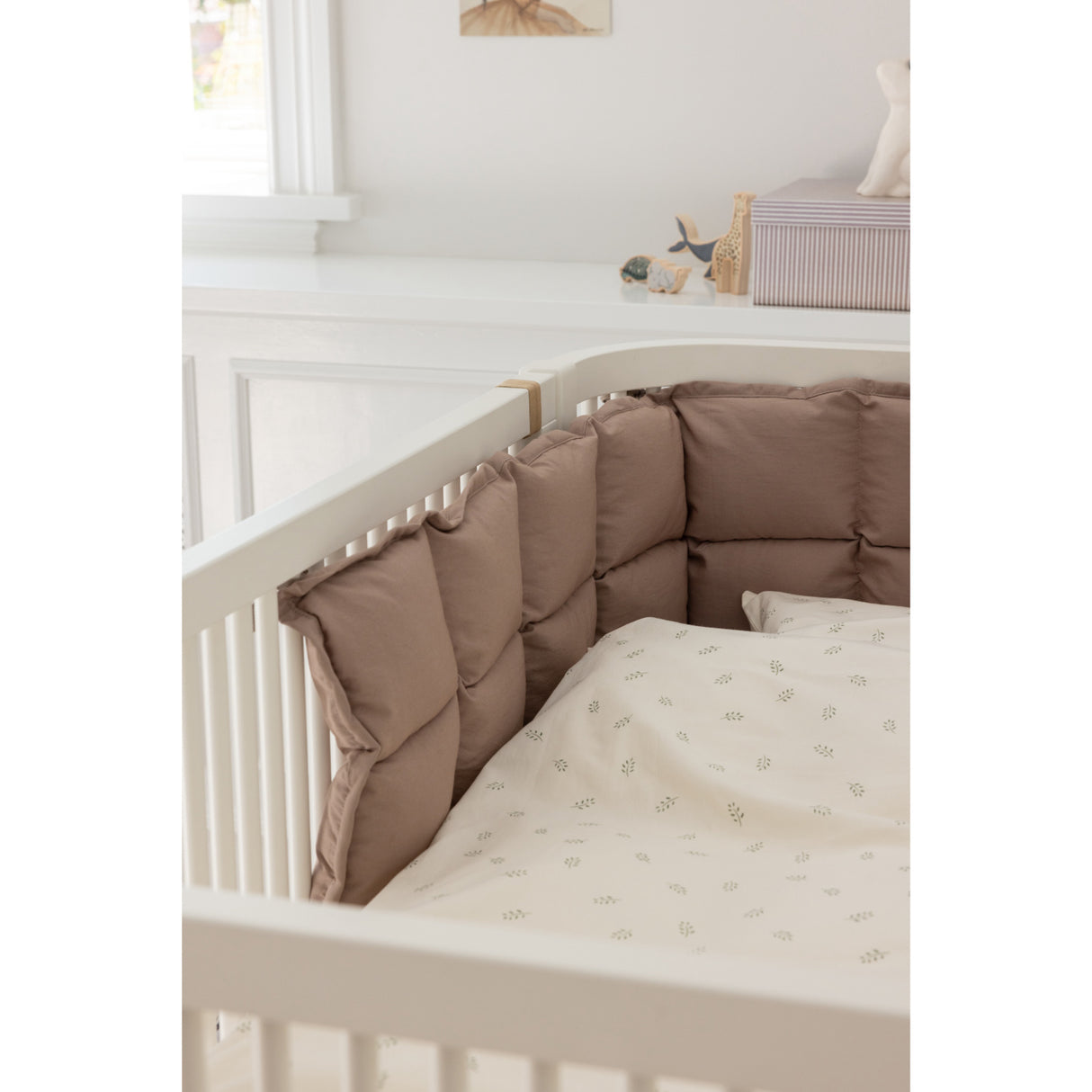 Sebra Jetty Beige Baby Sengerand Kapok Halv Længde