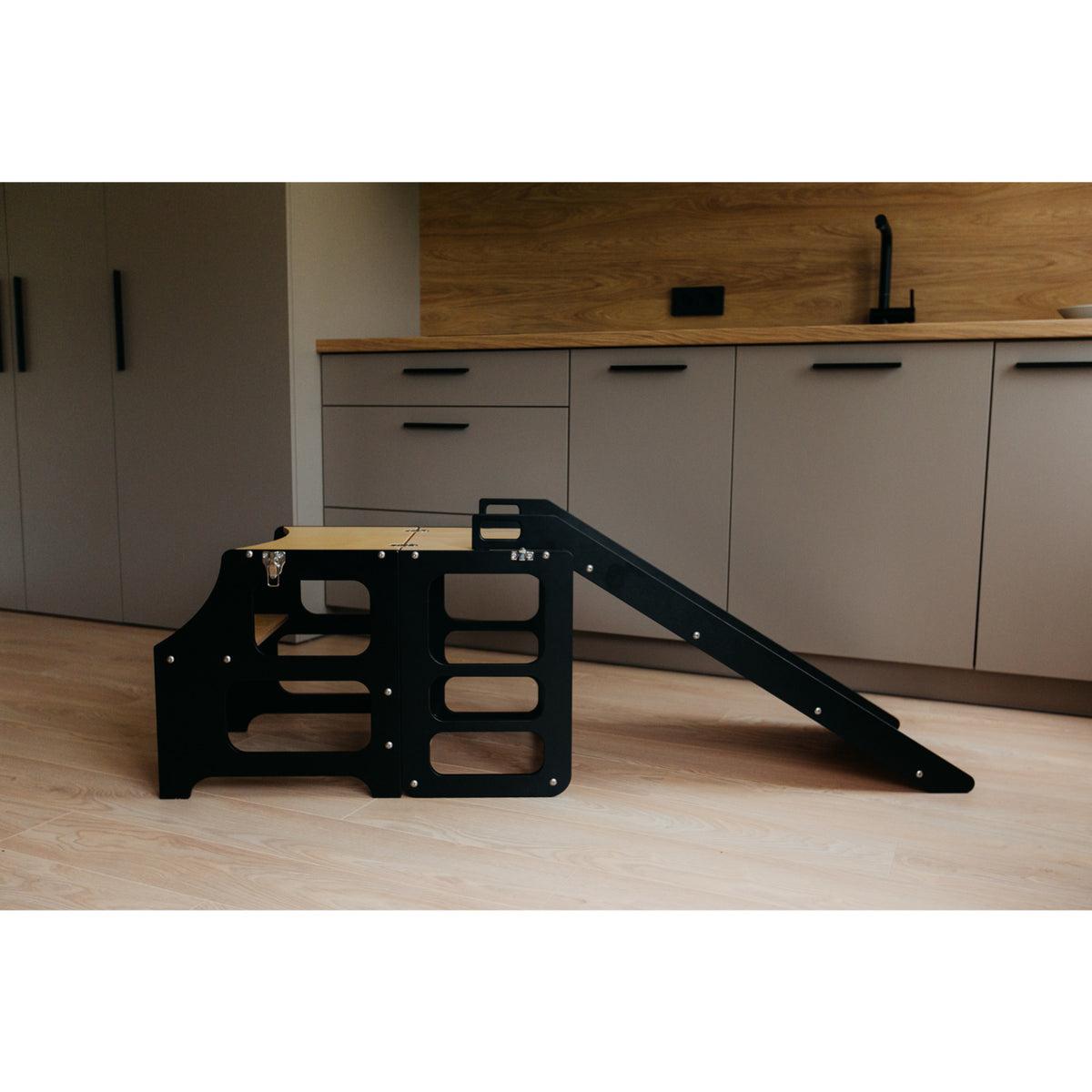 Duck Woodworks Black Foldbar EC Køkken Læringstårn Med Rutsjebane