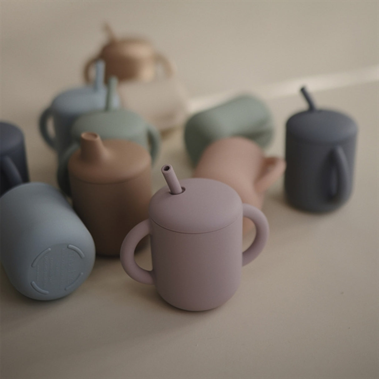 Mushie Silikone Drikkekop m. Sugerør Soft Lilac