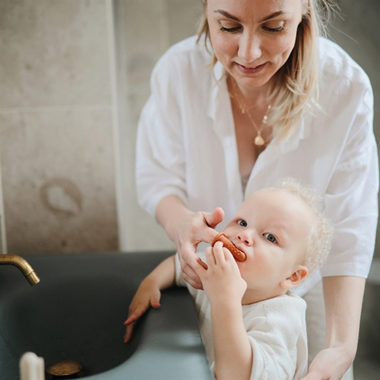 Mushie Finger Tandbørste 2-pak Clay/Shifting Sand